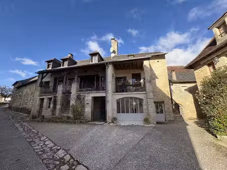 propriété de caractère au coeur du centre historique de saint-robert