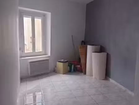 location appartement 3 pièces à moret-sur-loing (77250) : à louer 3 pièces / 45m² moret-su