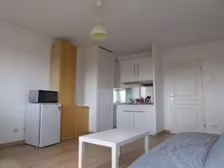 location appartement t1 meublé à pierre-bénite (69310) : à louer t1 meublé / 30m² pierre-b