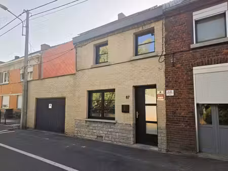 maison d'habitation avec garage
