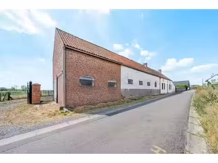 ferme à rénover au charme authentique avec un terrain de +/-