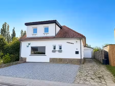 joncret: villa de ±149m² sur 4a30 2/3 ch  jardin  garage.