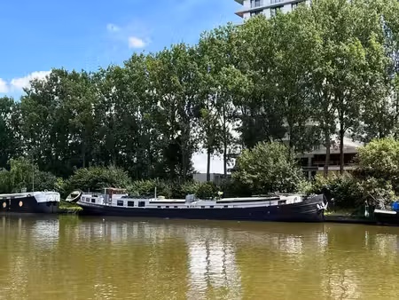 bateau-logement unique avec emplacement fixe – anderlecht