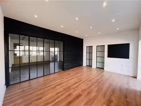 à louer entrepôt + bureau malle