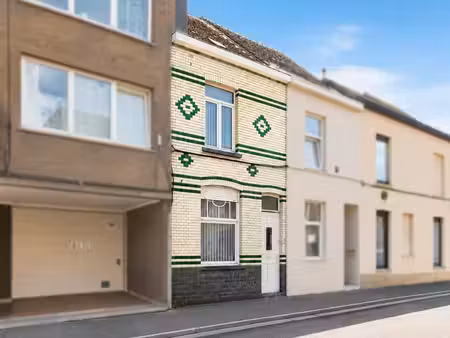 te renoveren rijwoning met 2 slpk centrum zottegem