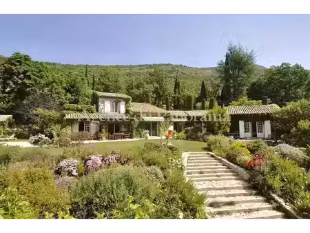 vente villa 7 pièces 284.41 m² à saint-vallier-de-thiey (06460)  980 000 €