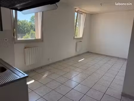 loue f3 62m² 1er étage avec cave et place de parking privative