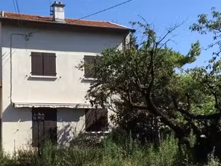 maison indépendante à aménager avec jardin – villeurbanne gratte-ciel