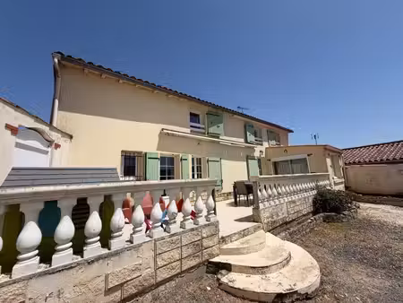 bessay (85320) au calme charmante maison en pierres renovee 3/4 chambres avec dependances 