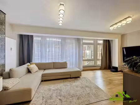 superbe appartement entièrement rénové à dinant