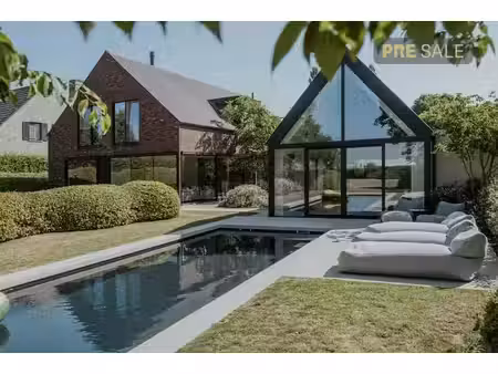 villa exclusive avec piscine  pool house sur un terrain de 1