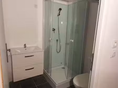 grand studio avec coin nuit – 27 m² – bédarieux centre