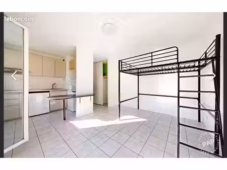 studio 27m2 + balcon + parking