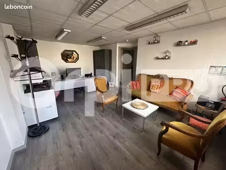 bureau 79 m²