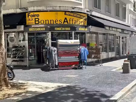 fonds de commerce emplacement n°1 à lyon ( rue de là guilliotiere)