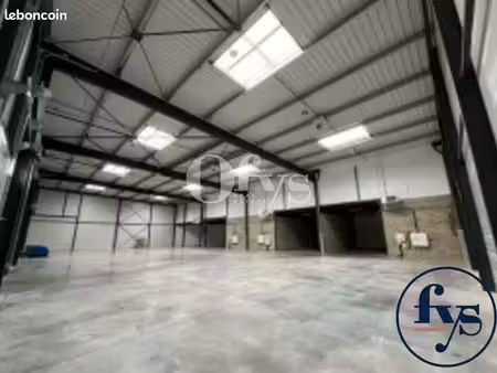 local d'activité 5 590 m²