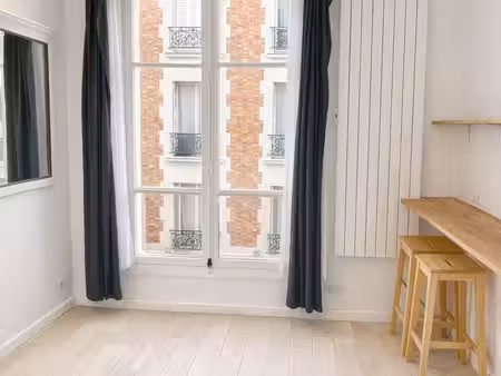 studio entièrement rénové et meublé - 15m² - belle hauteur sous plafond - cœur paris 7eme