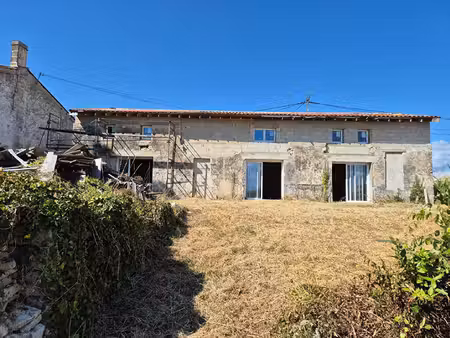 maison avec beau potentiel à anglade