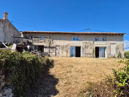 maison avec beau potentiel à anglade