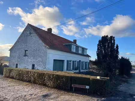 maison au caractère rural  à rénover ou à reconstruire.