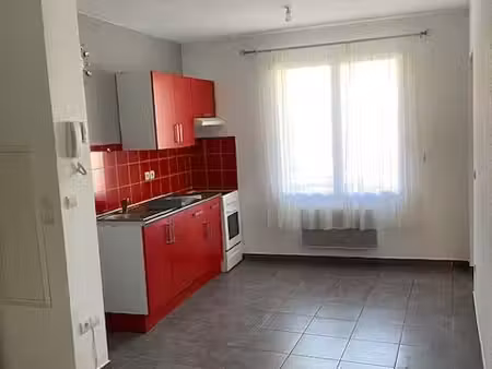 studio 2 pièces 33 m² + local 8 m² proche des commerces