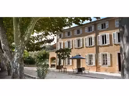maison avec piscine et jardin le thoronet (83)