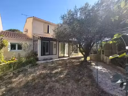 location maison 4 pièces 102.37 m² à saint-martin-de-crau (13310)  1 300 €