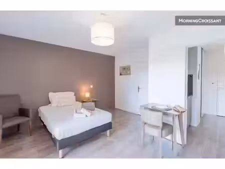 location meublée appartement 1 pièce 27 m² à l'isle-d'abeau (38080)  810 €