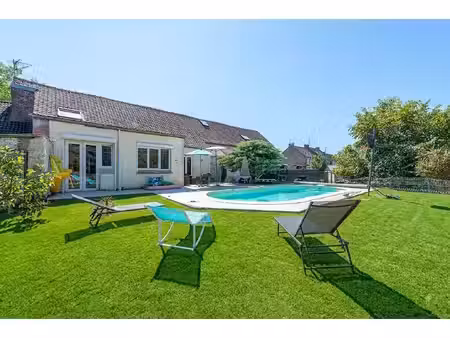 spacieuse longère avec piscine sur 2301 m²