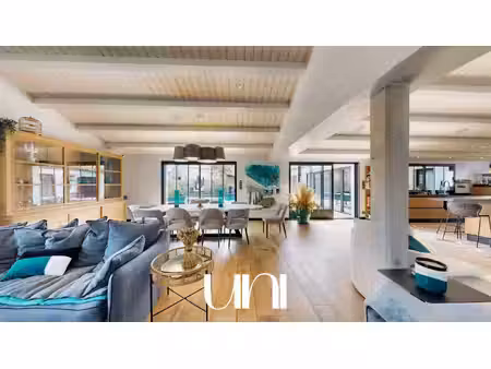 maison 5 pièces de 277 m2 avec piscine et dépendance - le-bois-plage-en-ré