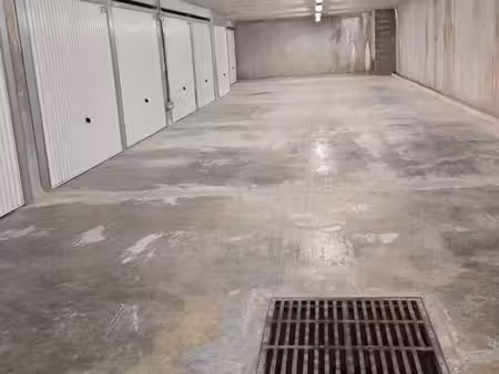 grand garage central 18m2