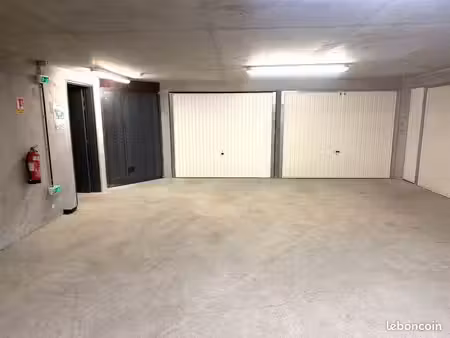 garage box fermé – hyper centre d’auron – 38 000