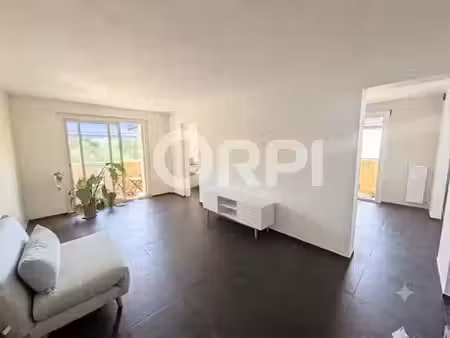 location meublée appartement 2 pièces 67.7 m² à toulon (83000)  1 170 €