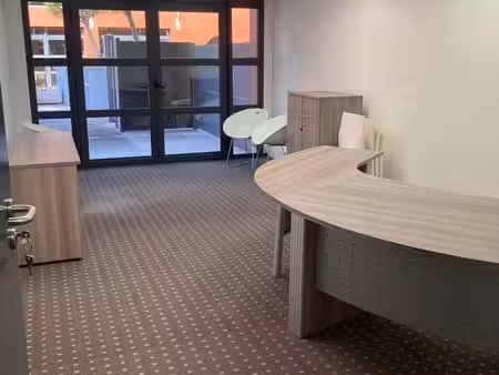 à louer – bureaux 104 m² – antibes – proche autoroute – 4 bureaux – parkings