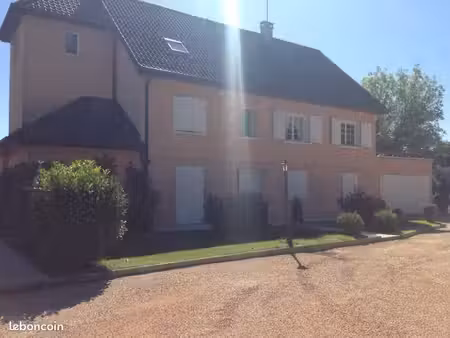 location studio meublé