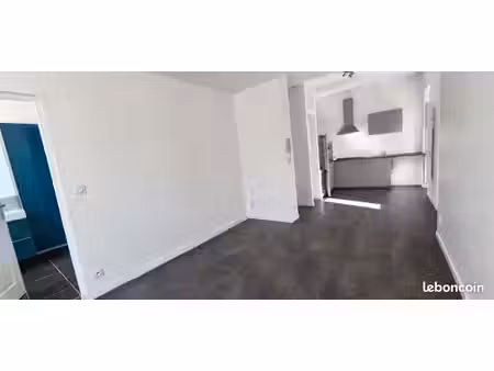 à louer studio rénové 28 m² – cuers centre-ville