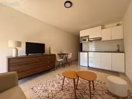 studio meublé avec terrasse et parking