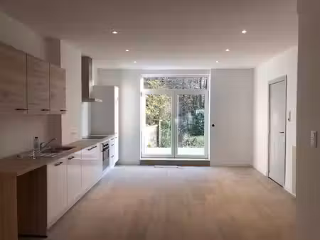 rez-de-chaussée spacieux 2 chambres + jardin privé