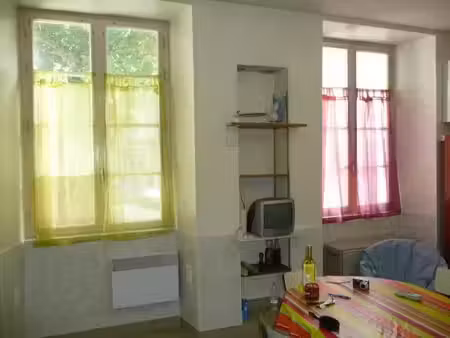location meublée appartement 1 pièce 25 m² à privas (07000)  353 €