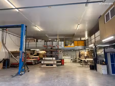 locaux 400 m2