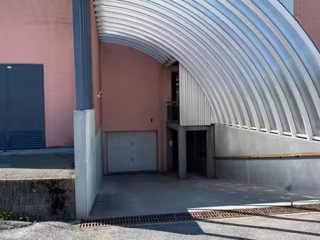 grand garage/box fermé 17 m² + espace cave – briançon centre (avenue rené froger)