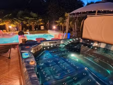 maison meublé avec piscine spa jardin 700m2