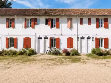 maison entièrement rénovée – 88 m² – 2 chambres – terrain – stationnement – rion-des-lande