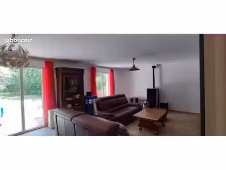maison meublée de 100m2 avec 2000m2 de terrain dans un cadre unique
