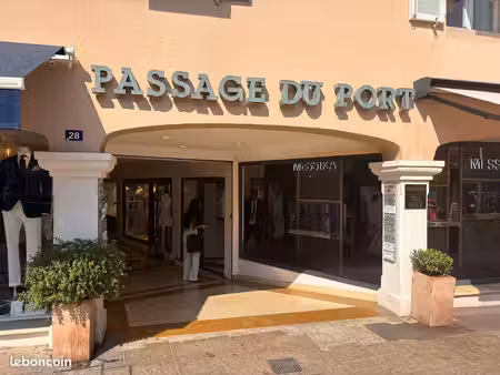 saint-tropez - passage du port - local a usage de reserve -