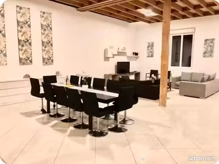maison loft de 210m2 avec salon spacieux de 125m2