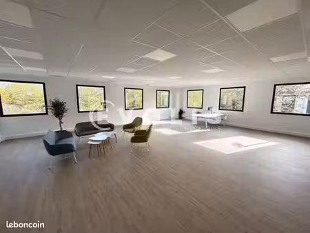 bureaux 99 m²
