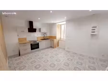 superbe petite maison atypique t2 bis en r+2