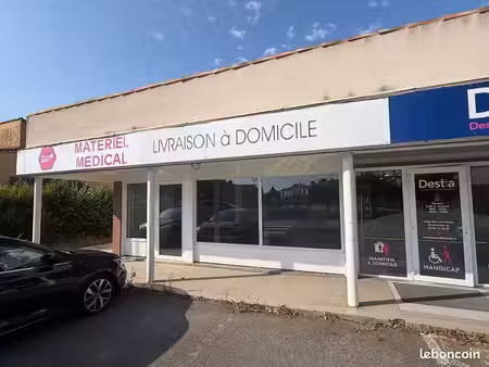 local commercial 64m2 avec 4 places de parking