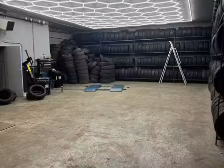 local commercial 280m2 pneumatiques  stockage  petite mécanique